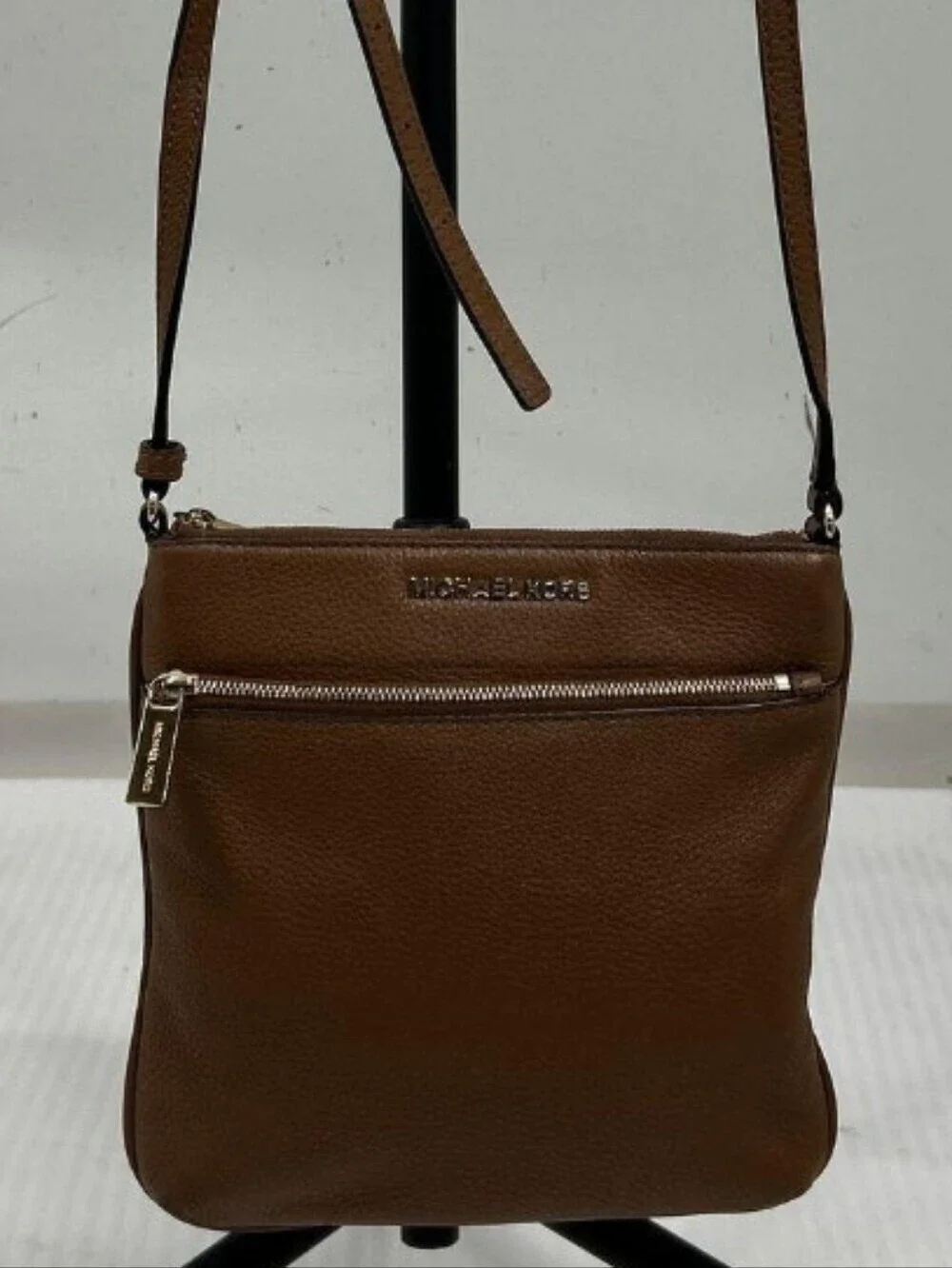 > Michael Kors Classic Brown Leather Crossbody Bag - Minimalist Everyday Style